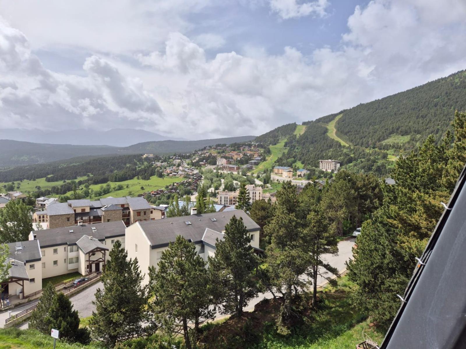 Studio Avec Loggia Les Angles - Superbe Vue Sur Lac Et Montagnes Exterior foto